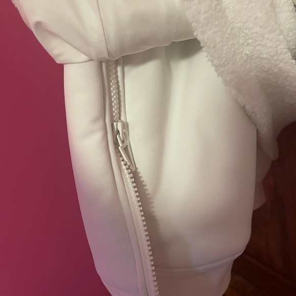 Size Large - Adidas x IVY PARK Ivy Park 1/2 Zip Quilted Sherpa Jacket 🤍❄️ - Picture 15 of 16